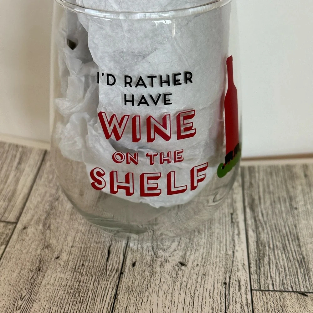 17 oz Wine on the shelf Christmas glass